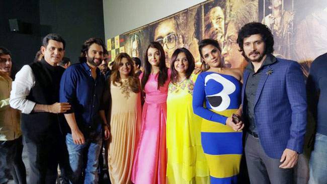 'सरबजीत' के ट्रेलर लॉन्च पर बार्बी डॉल जैसी नजर आईं ऐश्वर्या