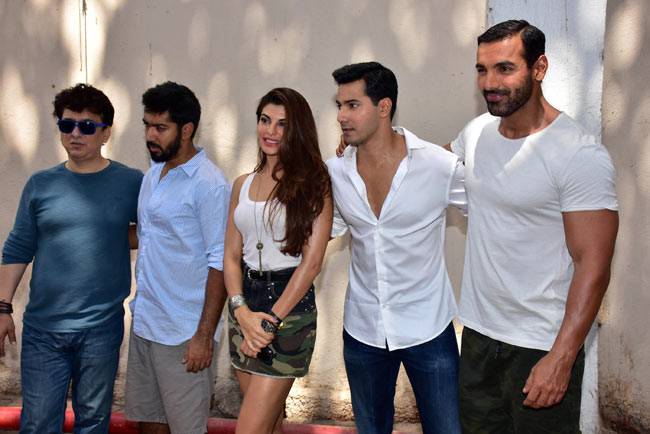 'ढिशूम' की शूटिंग खत्म, इस अंदाज में नजर आए स्टार्स