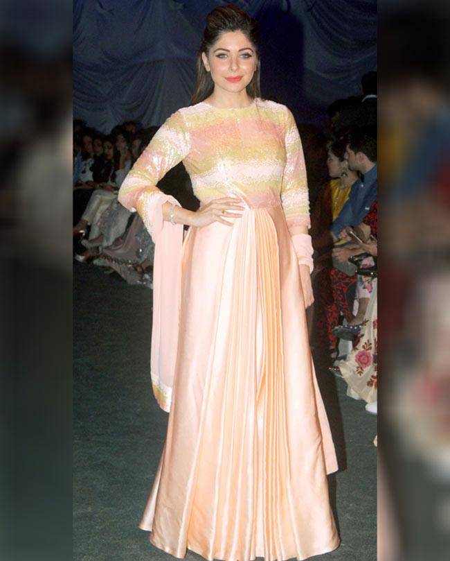 #LFW16 रैंप पर छाए सितारें