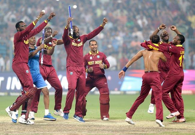 WT20: जीत के बाद जश्न में डूबे वेस्टइंडीज के खिलाड़ी