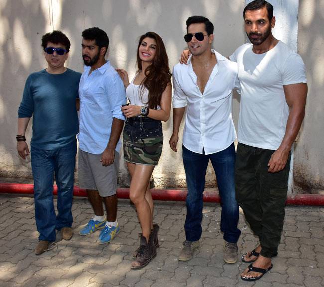 'ढिशूम' की शूटिंग खत्म, इस अंदाज में नजर आए स्टार्स