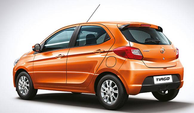 Tata Tiago हुई लॉन्च, तस्वीरों में देखें इसमें क्या है खास