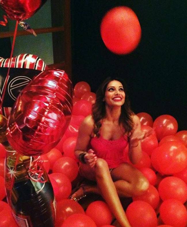 करण ने इस अंदाज में मनाई बैचलर्स पार्टी, बिपाशा ने भी मचाया धमाल