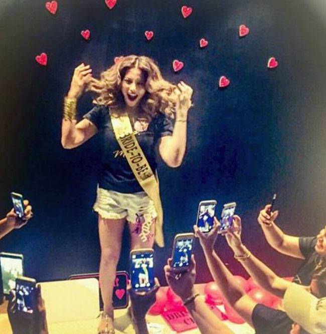 करण ने इस अंदाज में मनाई बैचलर्स पार्टी, बिपाशा ने भी मचाया धमाल