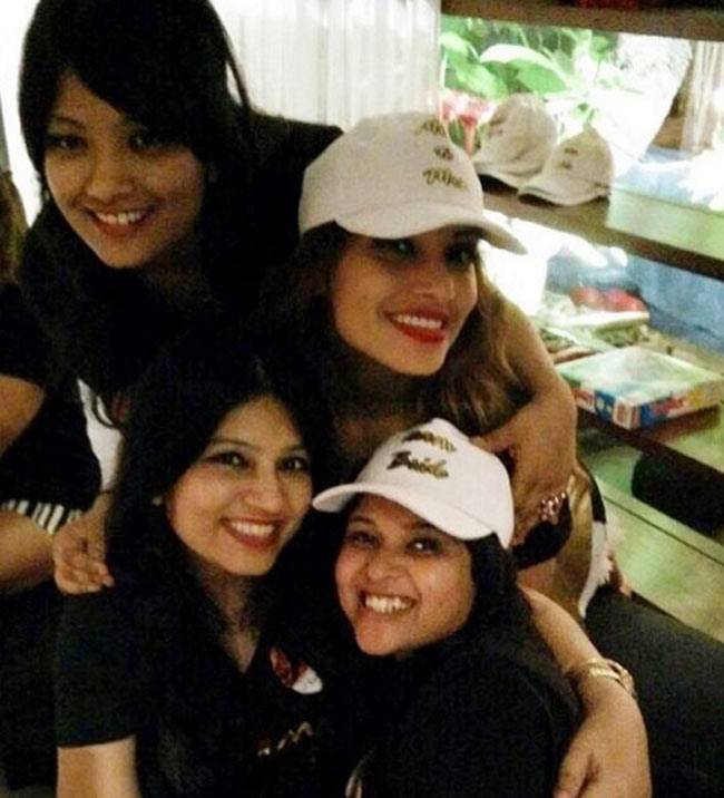 करण ने इस अंदाज में मनाई बैचलर्स पार्टी, बिपाशा ने भी मचाया धमाल