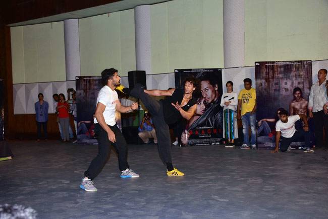 टाइगर ने श्रद्धा कपूर को ऐसे सीखाया कुंग फू!