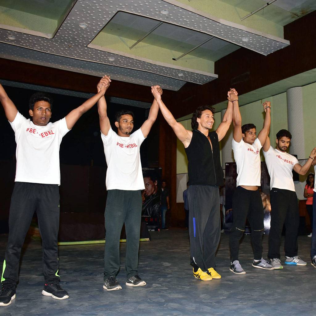 टाइगर ने श्रद्धा कपूर को ऐसे सीखाया कुंग फू!