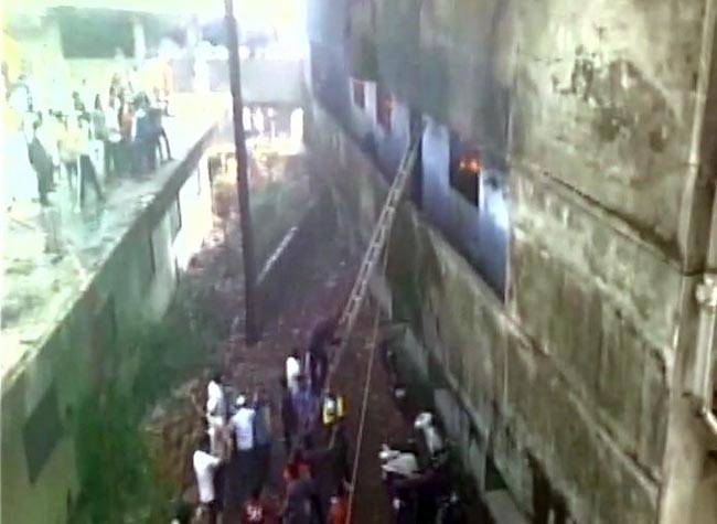 भिवंडी में चार मंजिला इमारत में आग की भयावह तस्वीरें