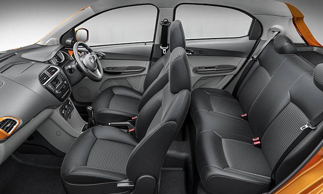 Tata Tiago हुई लॉन्च, तस्वीरों में देखें इसमें क्या है खास