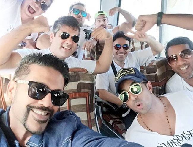 करण ने इस अंदाज में मनाई बैचलर्स पार्टी, बिपाशा ने भी मचाया धमाल