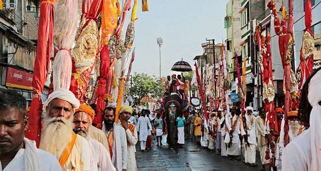 शाही स्नान के साथ शुरू हुआ सिंहस्थ कुंभ, लाखों श्रद्धालुओं ने लगाई डुबकी