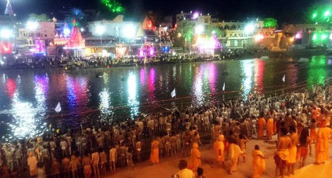 शाही स्नान के साथ शुरू हुआ सिंहस्थ कुंभ, लाखों श्रद्धालुओं ने लगाई डुबकी