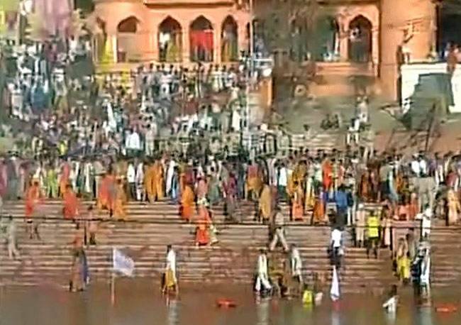 शाही स्नान के साथ शुरू हुआ सिंहस्थ कुंभ, लाखों श्रद्धालुओं ने लगाई डुबकी