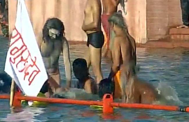 शाही स्नान के साथ शुरू हुआ सिंहस्थ कुंभ, लाखों श्रद्धालुओं ने लगाई डुबकी