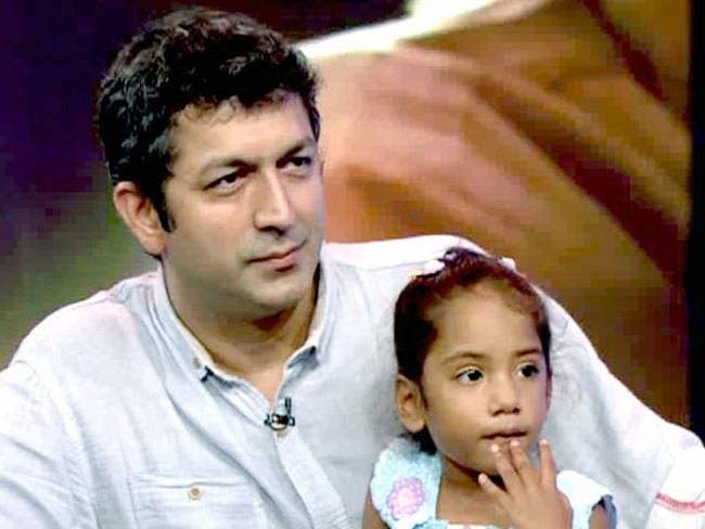 इन बॉलीवुड स्टार्स ने बच्चों को Adopt कर मिसाल की कायम