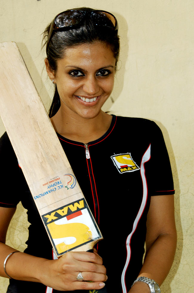 क्रिकेट, ग्लैमर और फैशन दीवा मंदिरा बेदी को जन्‍मदिन मुबारक