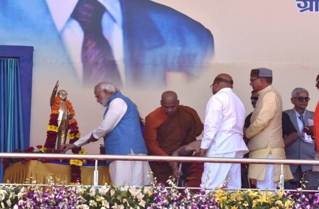 14 अप्रैल 2016: तस्वीरों में देखें दिन भर की बड़ी खबरें