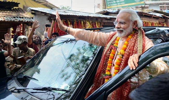 नवरात्र के पहले दिन PM मोदी ने किए कामाख्या देवी के दर्शन...