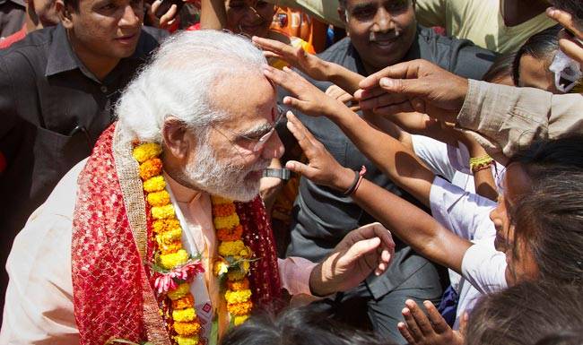 नवरात्र के पहले दिन PM मोदी ने किए कामाख्या देवी के दर्शन...