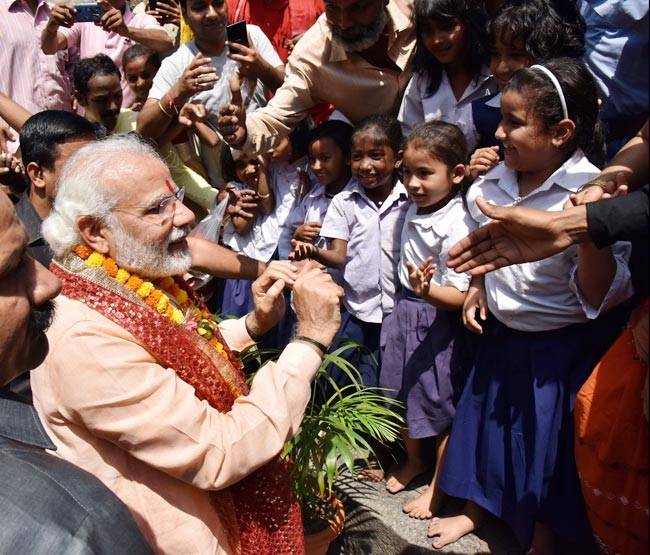 नवरात्र के पहले दिन PM मोदी ने किए कामाख्या देवी के दर्शन...