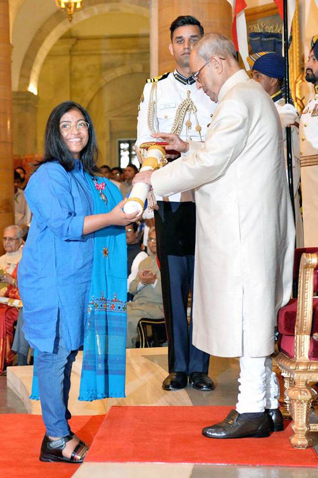 राष्ट्रपति ने प्रियंका-रजनीकांत समेत कई हस्तियों को दिए पद्म पुरस्कार