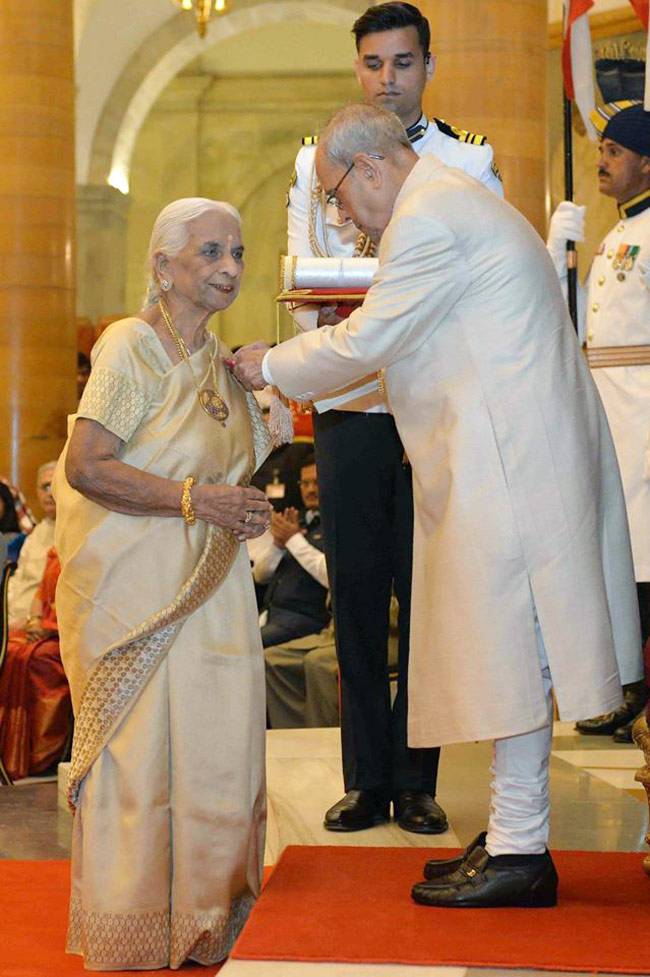 राष्ट्रपति ने प्रियंका-रजनीकांत समेत कई हस्तियों को दिए पद्म पुरस्कार