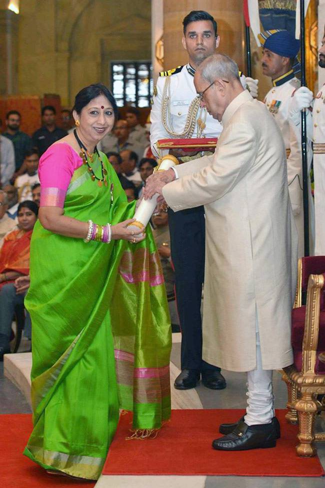 राष्ट्रपति ने प्रियंका-रजनीकांत समेत कई हस्तियों को दिए पद्म पुरस्कार