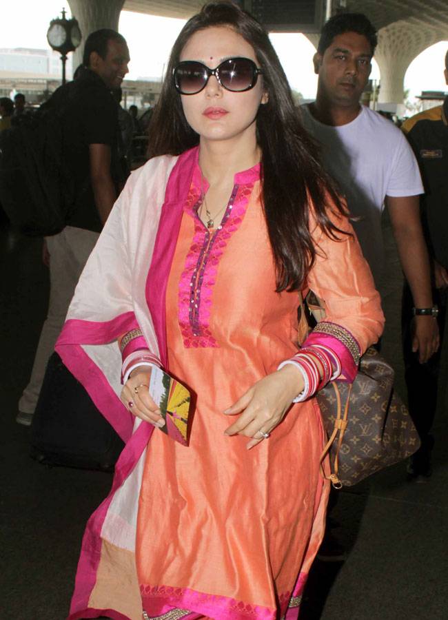 Celeb Spotting: फिल्म प्रमोशन में जुटे टाइगर-श्रद्धा, एयरपोर्ट पर दिखीं सनी