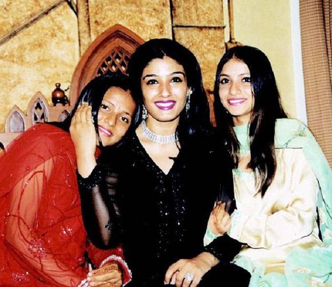 इन बॉलीवुड स्टार्स ने बच्चों को Adopt कर मिसाल की कायम