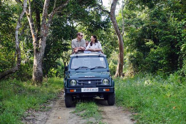 प्रिंस विलियम और केट ने काजीरंगा नेशनल पार्क में की जंगल सफारी