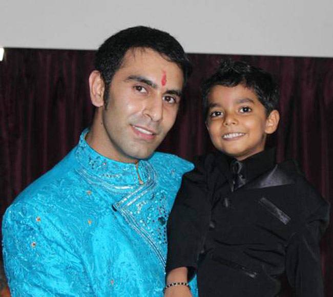 इन बॉलीवुड स्टार्स ने बच्चों को Adopt कर मिसाल की कायम