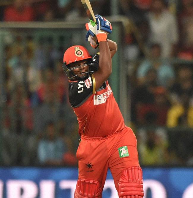 IPL9: बैंगलोर का रॉयल चैलेंज झेल नहीं पाए सनराइजर्स