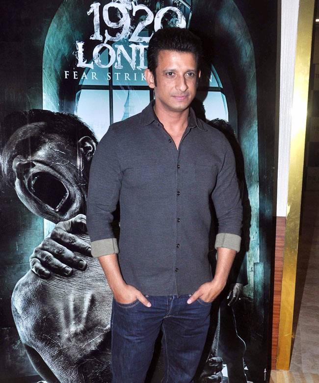 फिल्म '1920 लंदन' के फर्स्ट सॉन्ग रिलीज पर नजर आए सितारे...