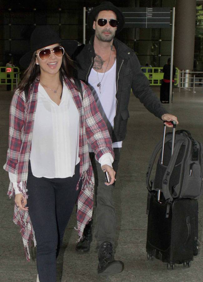 Celeb Spotting: फिल्म प्रमोशन में जुटे टाइगर-श्रद्धा, एयरपोर्ट पर दिखीं सनी