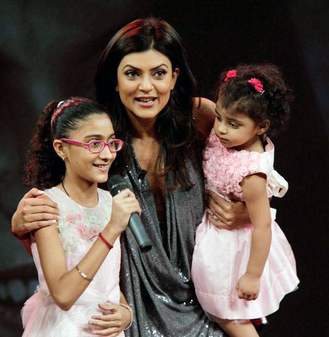 इन बॉलीवुड स्टार्स ने बच्चों को Adopt कर मिसाल की कायम