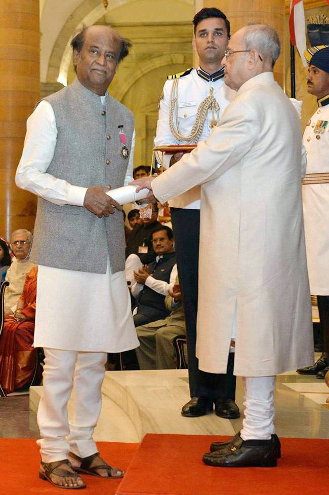 राष्ट्रपति ने प्रियंका-रजनीकांत समेत कई हस्तियों को दिए पद्म पुरस्कार