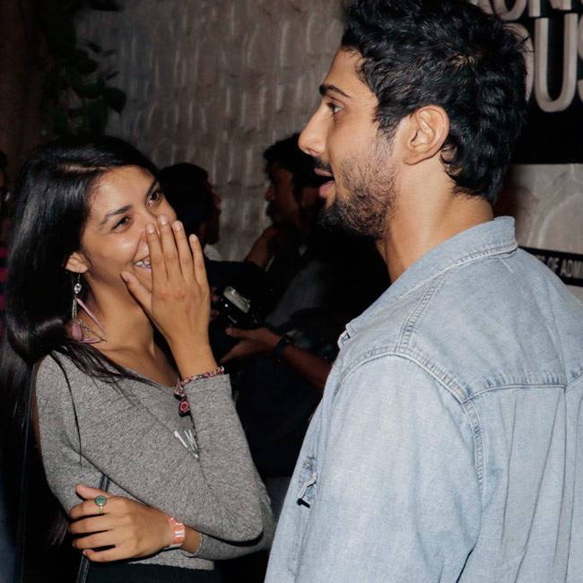 तस्वीरों में देखें बॉलीवुड ब्रिगेड की हलचल...