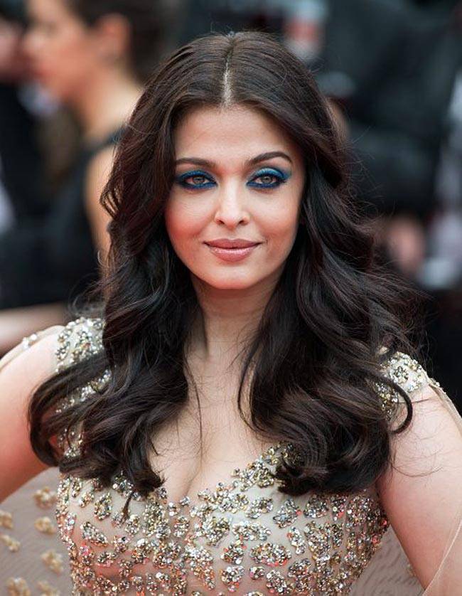 कान फेस्टिवल में ऐश्वर्या का छाया सुनहरा जादू