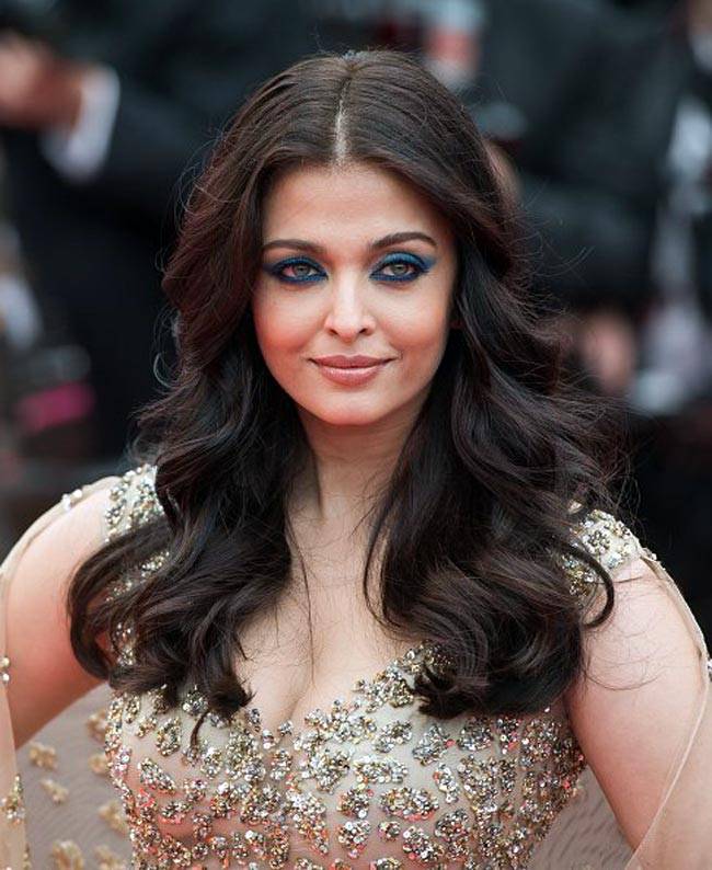 कान फेस्टिवल में ऐश्वर्या का छाया सुनहरा जादू