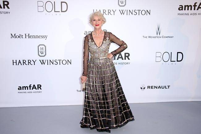 amfAR गाला में मल्ल‍िका ने पहनी भद्दी ड्रेस, सोनम दिखीं स्टाइलिश