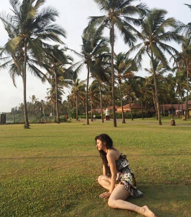 'नागिन' फेम मौनी रॉय गोवा में कर रही हैं मौज मस्ती