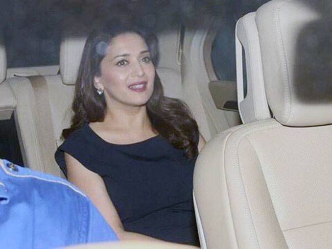 शाहरुख के घर Apple के CEO टिम कुक से मिलने पहुंचा बॉलीवुड