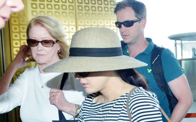 पति जीन गुडइनफ के साथ ताज का दीदार करने पहुंची प्रीति जिंटा