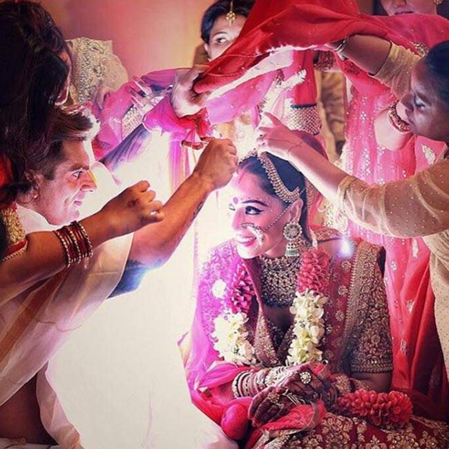 मिस ना करें बिपाशा-करण की ग्रैंड वेडिंग की ये तस्वीरें