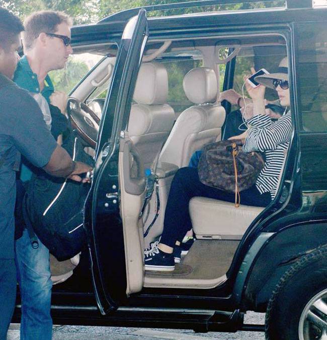 पति जीन गुडइनफ के साथ ताज का दीदार करने पहुंची प्रीति जिंटा