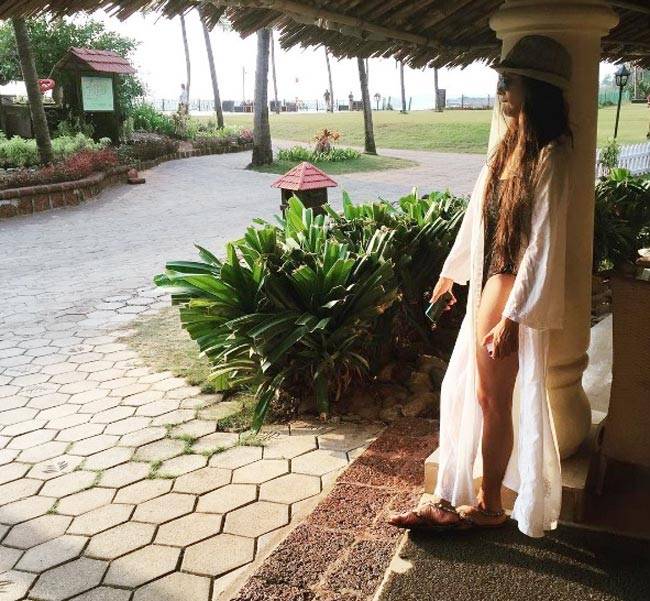 'नागिन' फेम मौनी रॉय गोवा में कर रही हैं मौज मस्ती