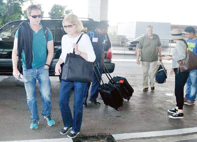 पति जीन गुडइनफ के साथ ताज का दीदार करने पहुंची प्रीति जिंटा