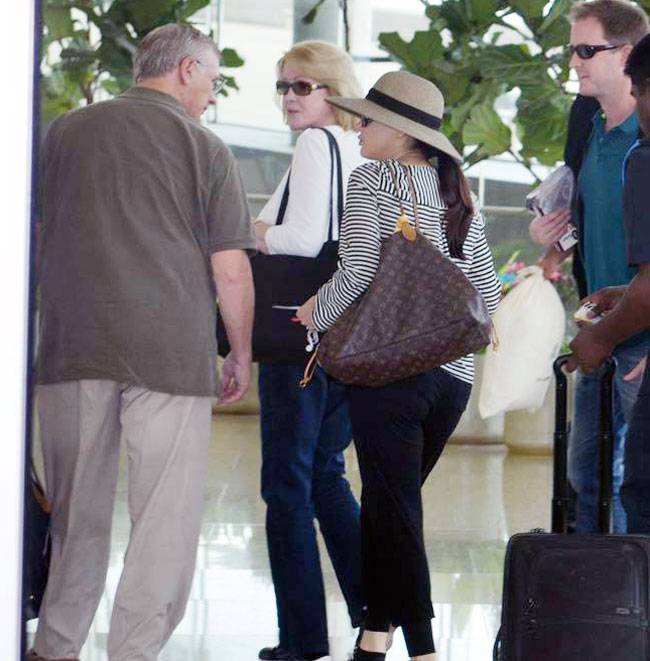 पति जीन गुडइनफ के साथ ताज का दीदार करने पहुंची प्रीति जिंटा