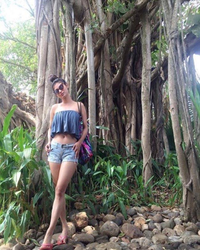 'नागिन' फेम मौनी रॉय गोवा में कर रही हैं मौज मस्ती