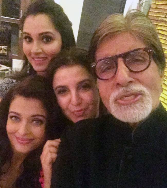 शाहरुख के घर Apple के CEO टिम कुक से मिलने पहुंचा बॉलीवुड